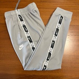 NIKE SWEAT PANTS BOYS SIZE M